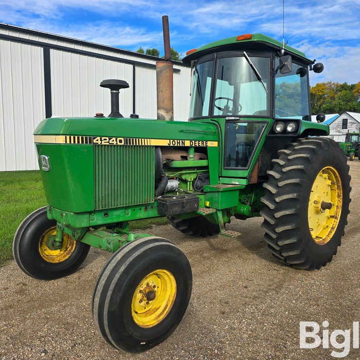 1982 JOHN DEERE 4240