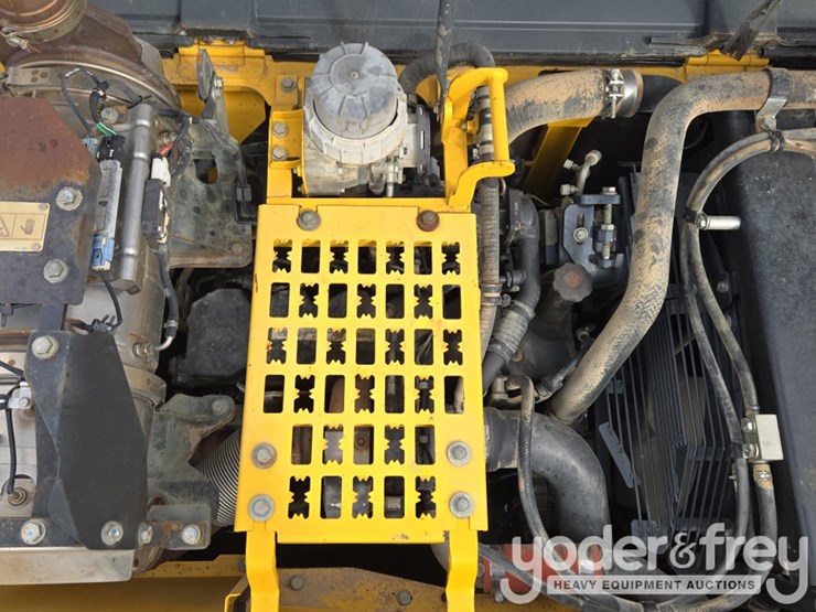 2015-komatsu-pc210-image-54