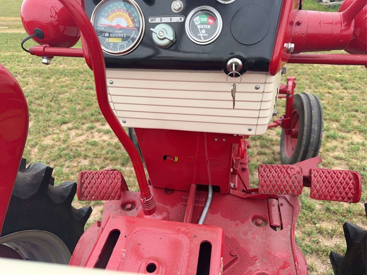 farmall-560-hi-clear-image-38