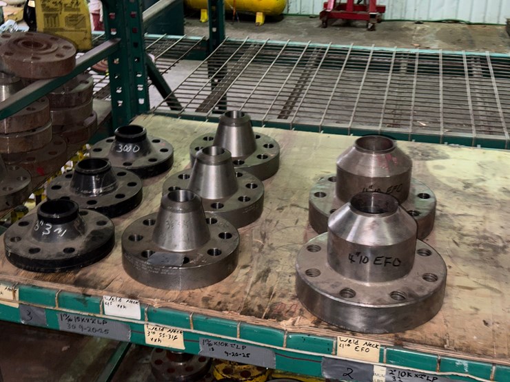 section-of-(18)-1-13/16”-15m-x-2-9/16”-10m-dsa’s-(14)-size-range-1-13/16”---7-1/16”-3m-10m-spacer-spools-&-x-over’s-image-12