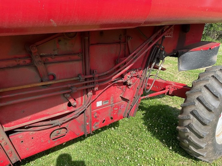 2011-case-ih-1640-image-19