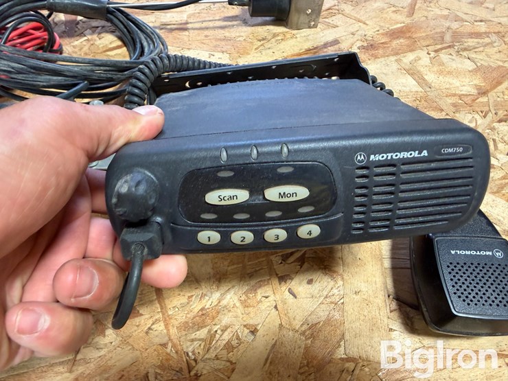 motorola-vhf-hiband-radios-image-18