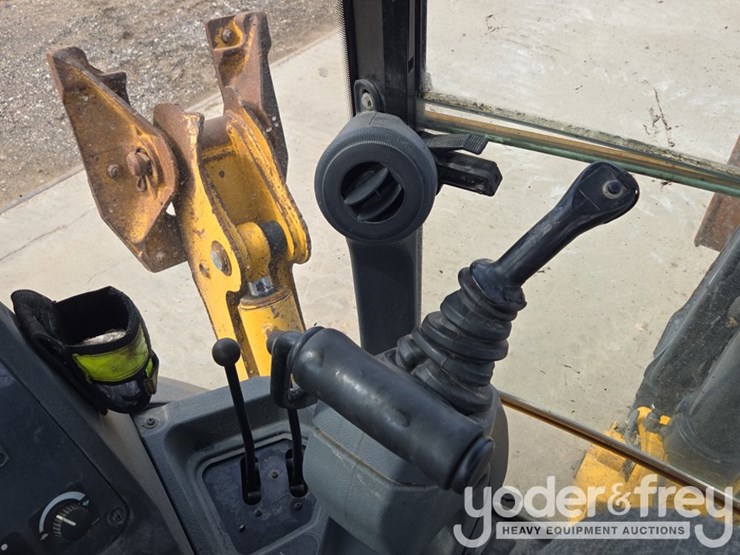 2020-deere-310sl-image-57