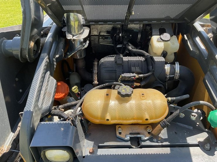 2018-deere-324e-image-12