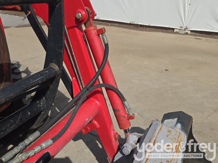 2010-massey-ferguson-1529-image-17