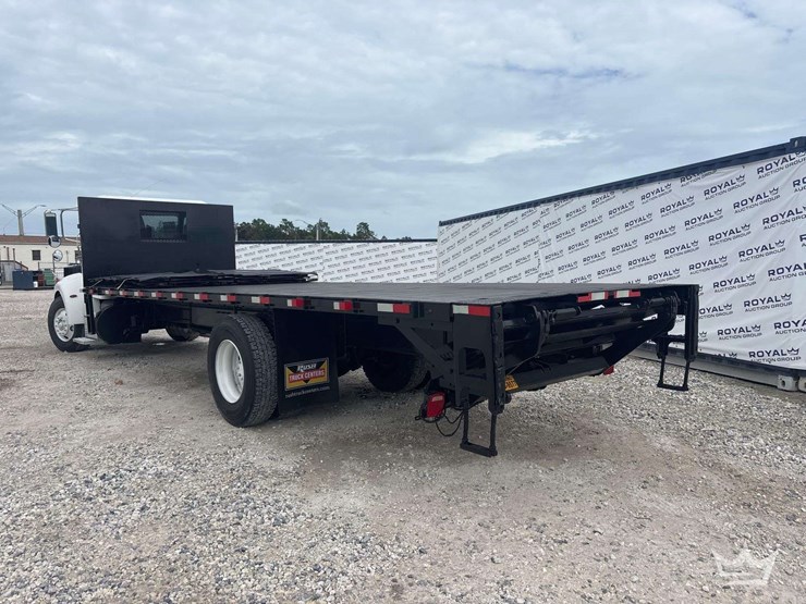 2019-peterbilt-330-24ft.-s/a-flatbed-truck-image-2