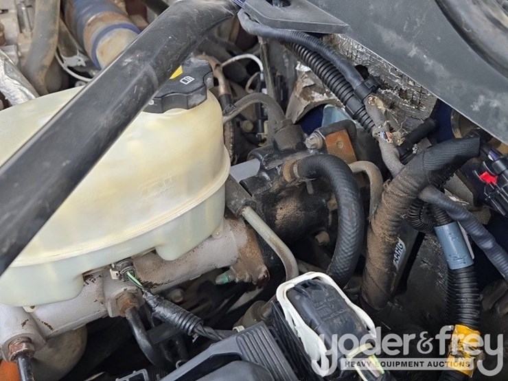 2015-chevrolet-silverado-2500-image-23
