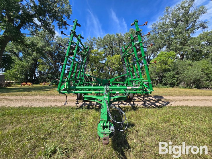 2011-john-deere-2210-image-2
