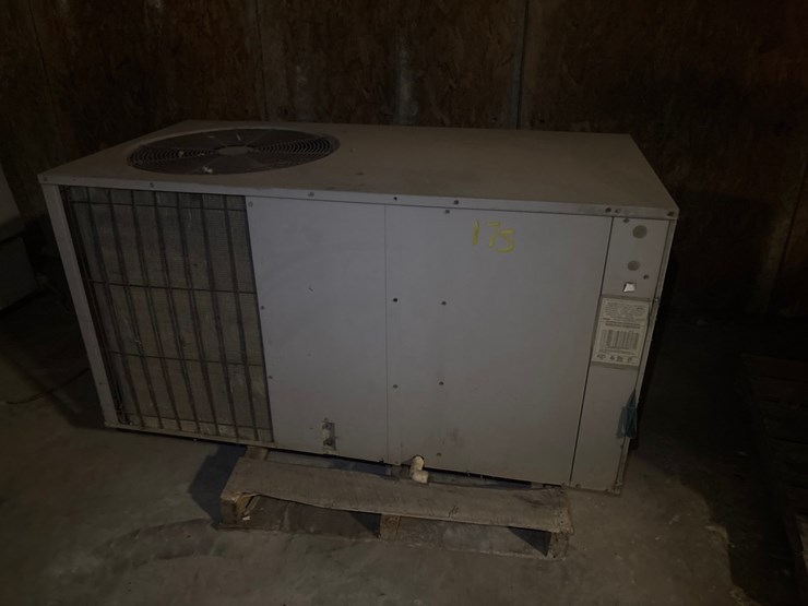 #175-•-goodman-phk048-1-packaged-hvac-unit-image-2