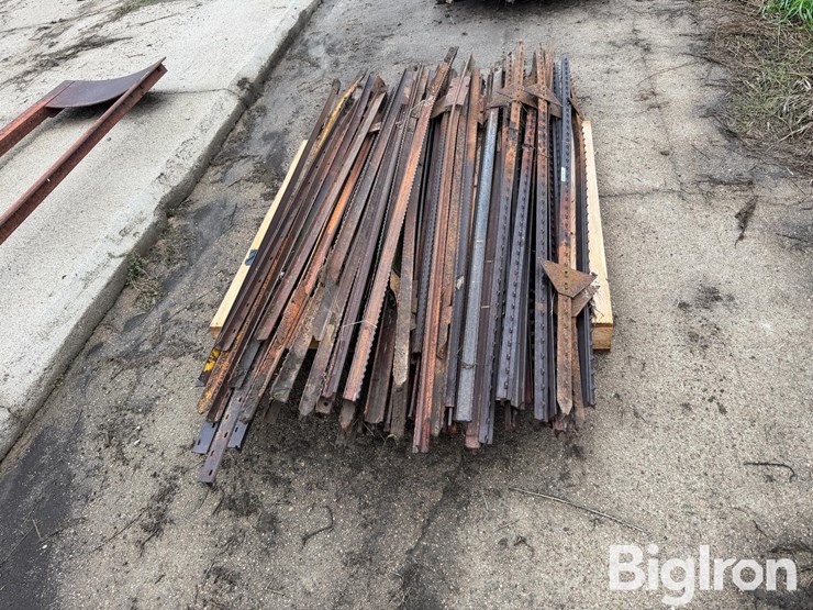 steel-t-posts-image-2