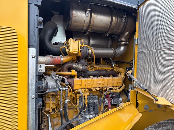 2024-john-deere-624-image-30