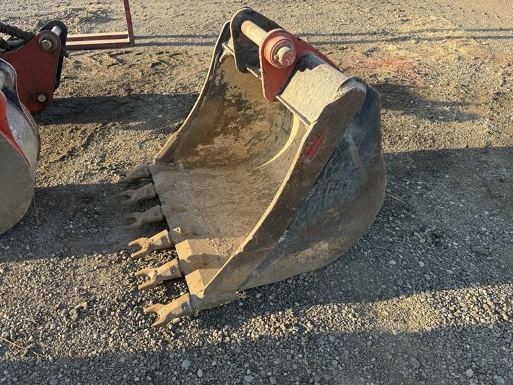 cat-30"-backhoe-bucket-image-1