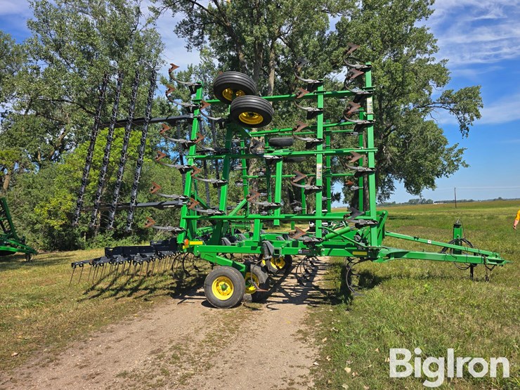 2011-john-deere-2210-image-4