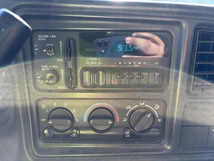 2002-chevrolet-silverado-3500-image-26