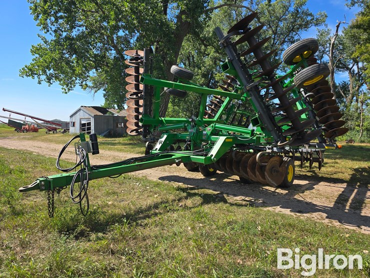 2005-john-deere-637-image-1