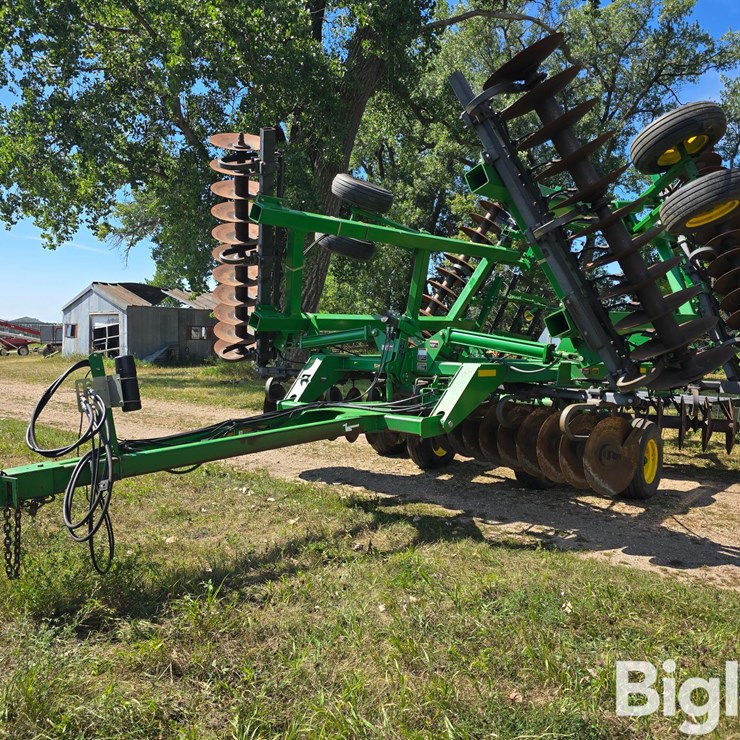 2005 JOHN DEERE 637
