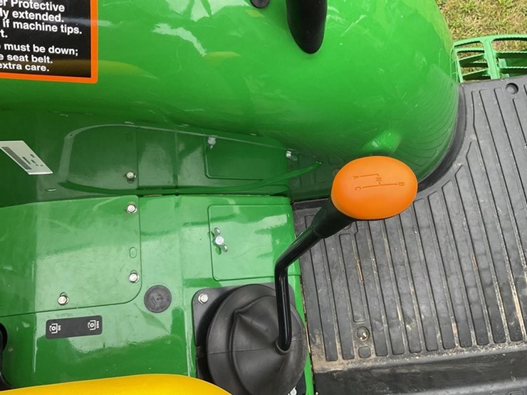 2025-john-deere-5075e-image-19
