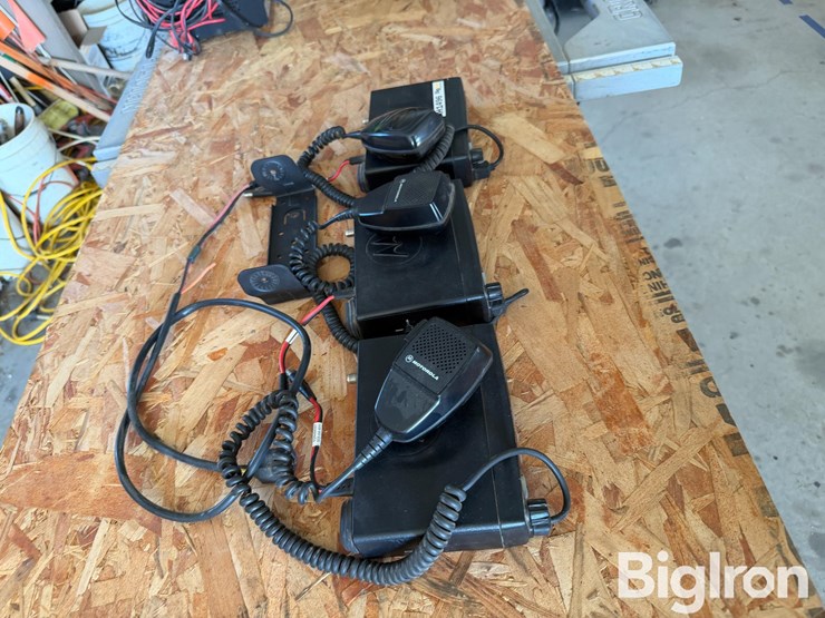 motorola-vhf-hiband-radios-image-3