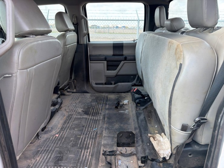 2021-ford-f350-image-8