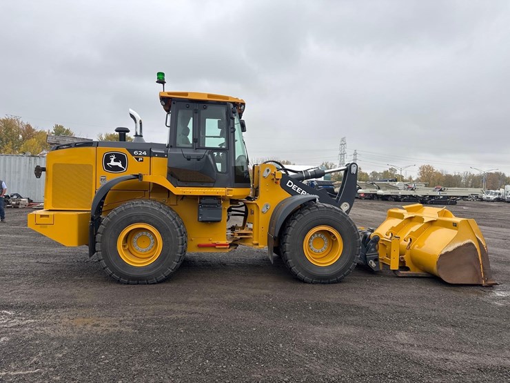 2024-john-deere-624-image-8