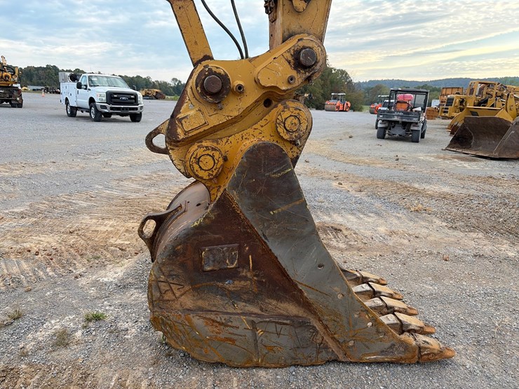 caterpillar-320-image-2