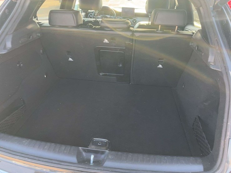 2020-mercedes-benz-gla250-image-5