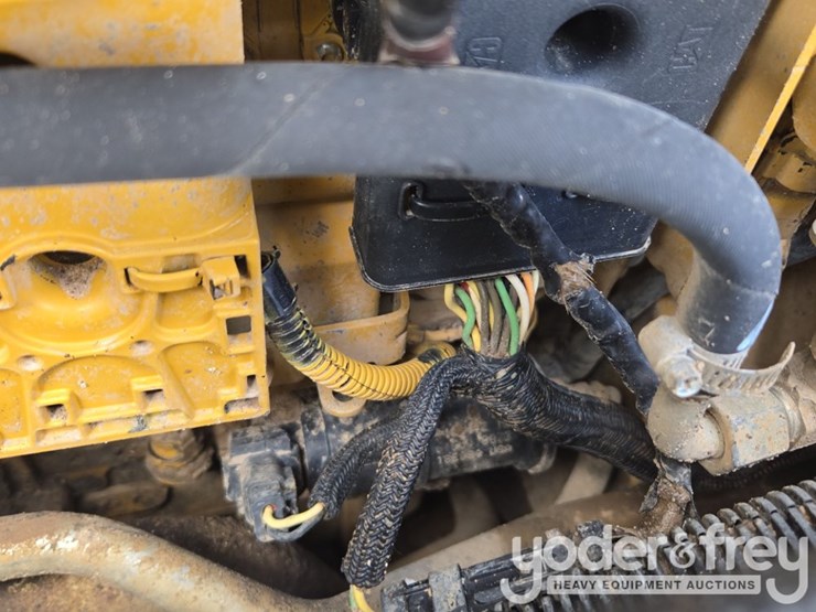 2014-caterpillar-d5k2-lgp-image-48