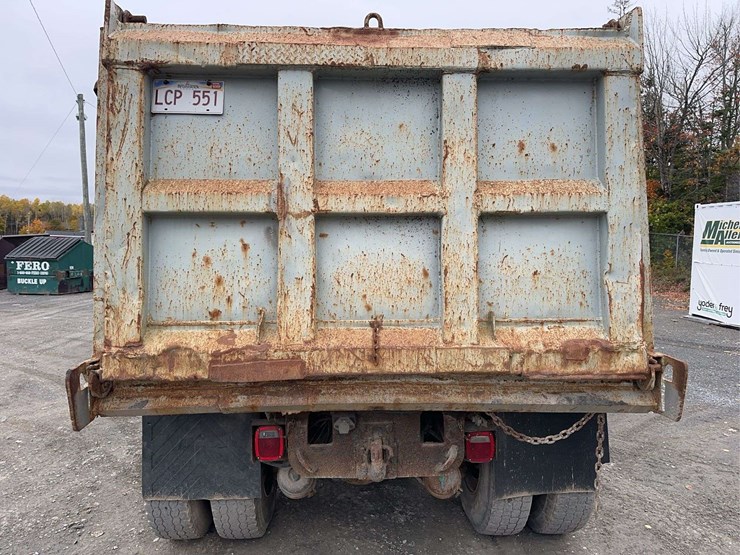 peterbilt-330-image-6
