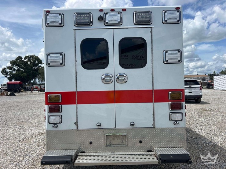 2015-mercedes-benz-sprinter-3500-ambulance-image-21