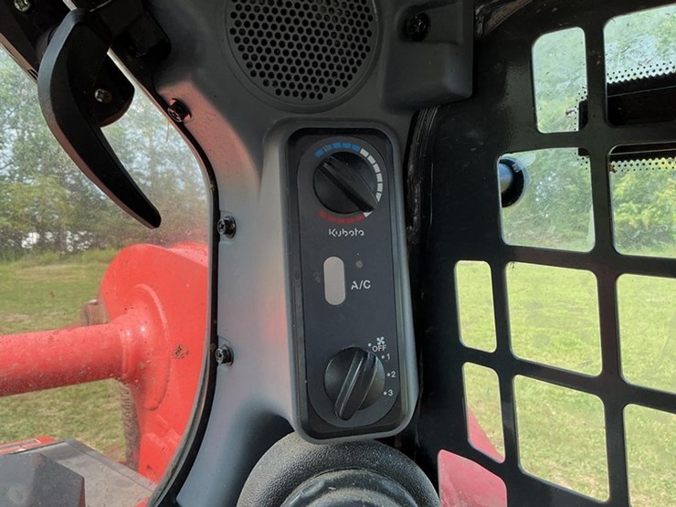 2025-kubota-ssv65-image-21