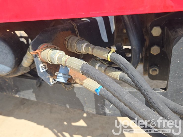 2010-massey-ferguson-1529-image-25