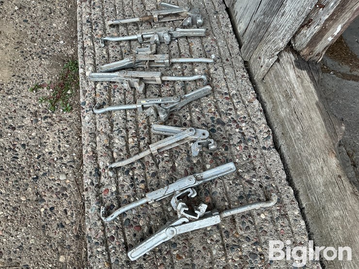 metal-t-rail-band-dual-clamps-image-3