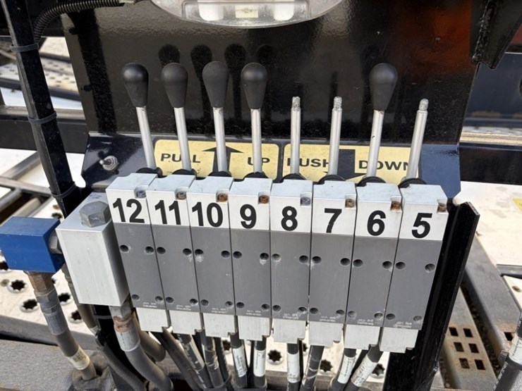 2016-peterbilt-389-image-42