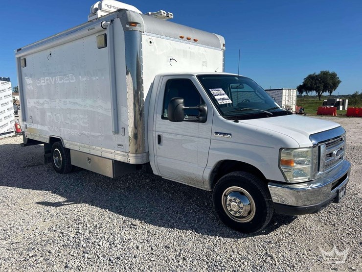 2016-ford-e-450-mobile-command-center-image-2