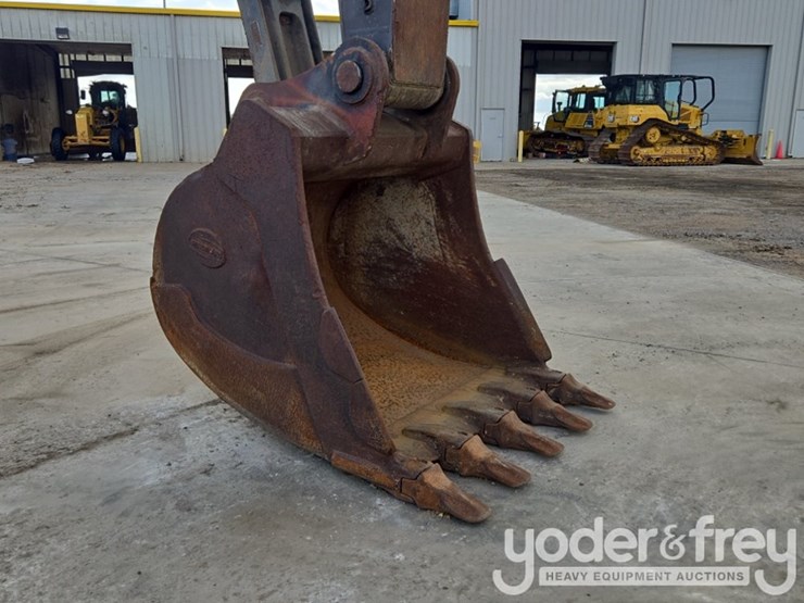 2016-volvo-ec350el-image-22
