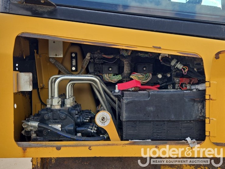 2014-caterpillar-d5k2-lgp-image-34