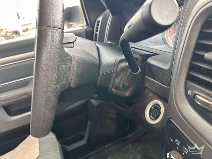 2018-ram-5500-4x4-palfinger-stake-bed-gas-cylinder-delivery-truck-image-15