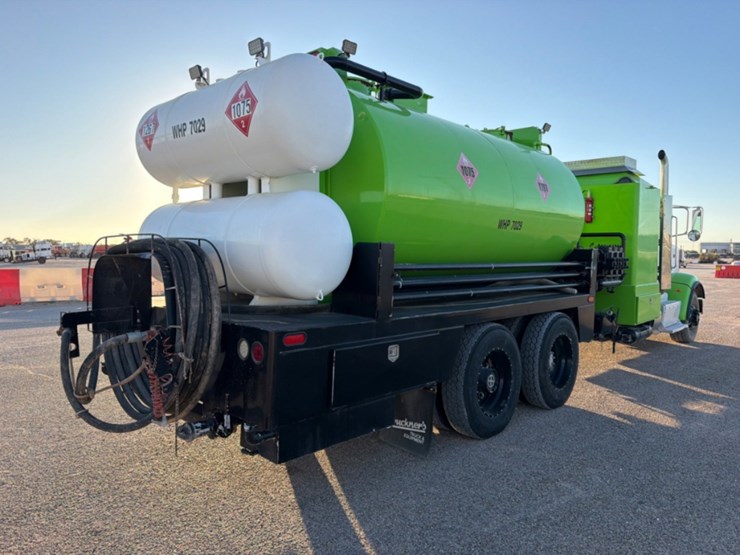 2014-peterbilt-367-image-8