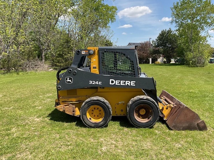 2018-deere-324e-image-4