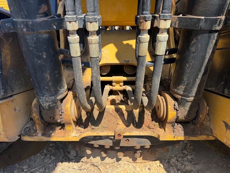 caterpillar-320e-image-13