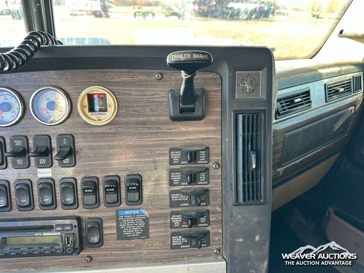 2012-freightliner-coronado-122-image-24