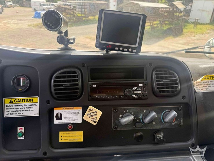 2018-freightliner-m2-elgin-broom-bear-4mh-street-sweeper-truck-image-33