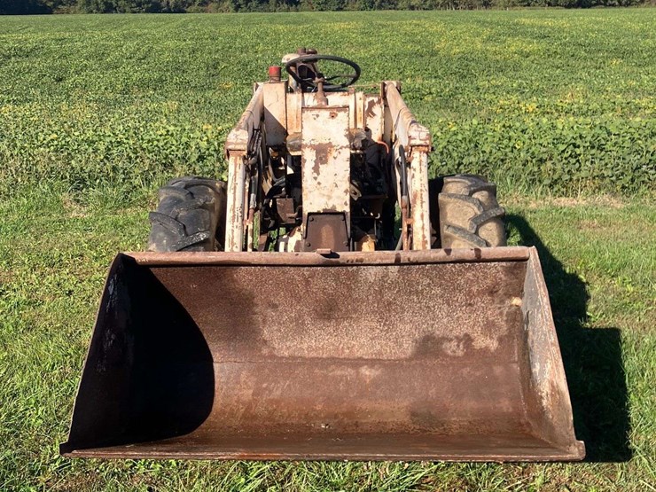 honey-bee-loader-tractor-image-1