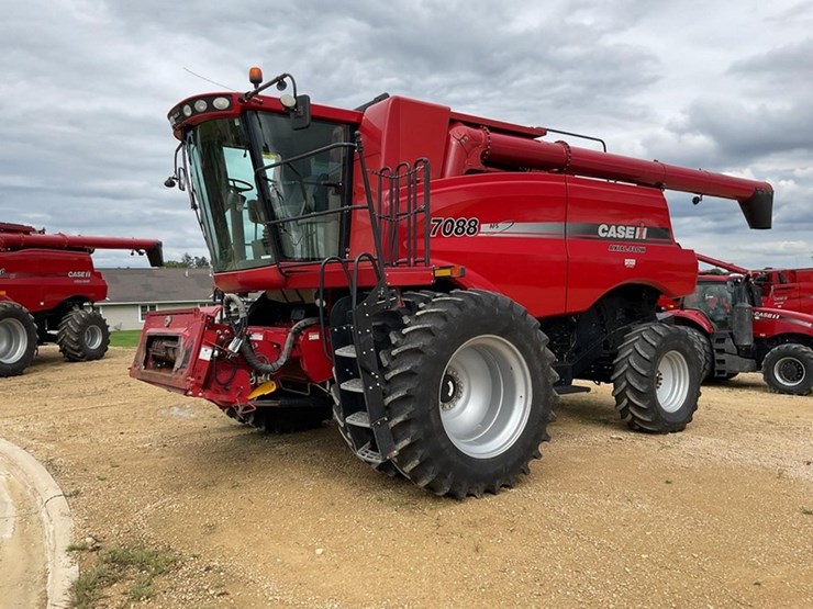 2010-case-ih-7088-image-1