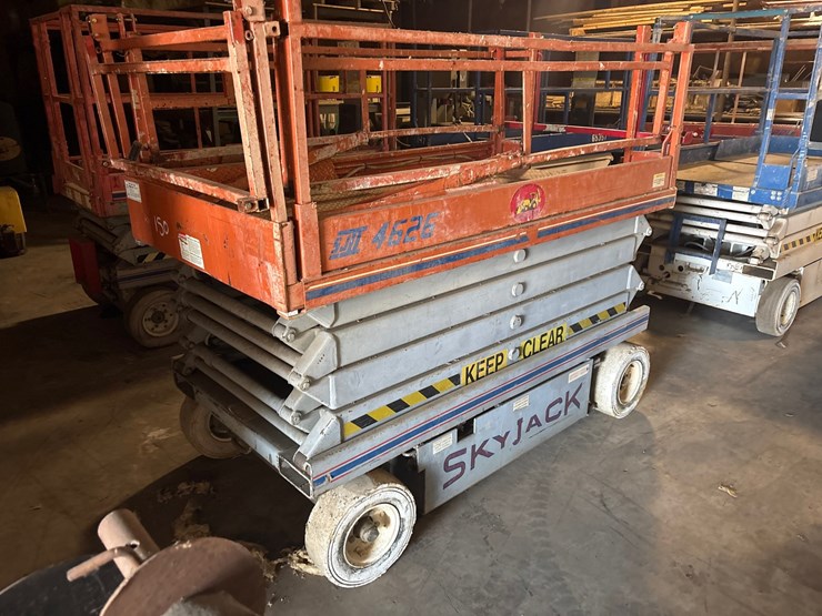 #150-•-skyjack-sjii-4626-mobile-scissor-lift-image-1