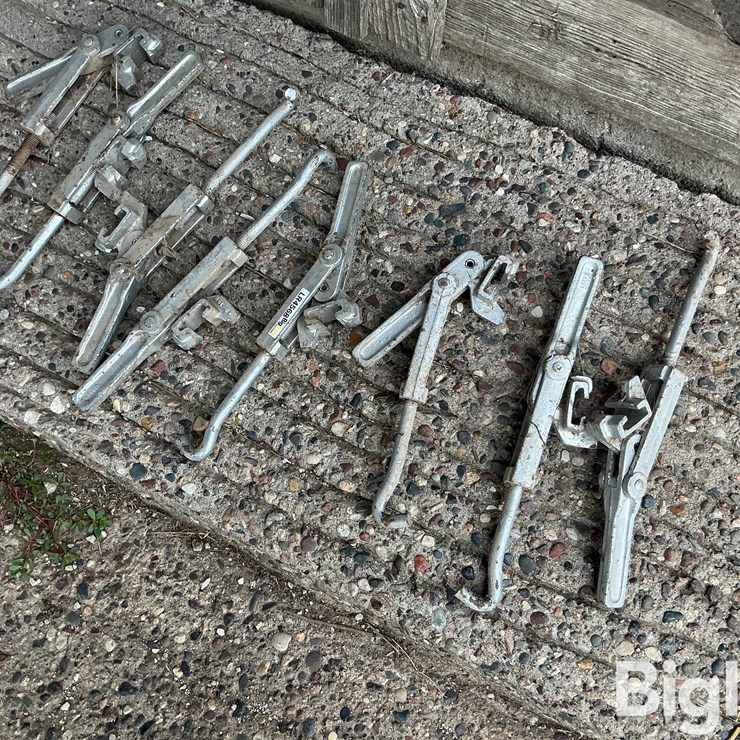Metal T-Rail Band Dual Clamps