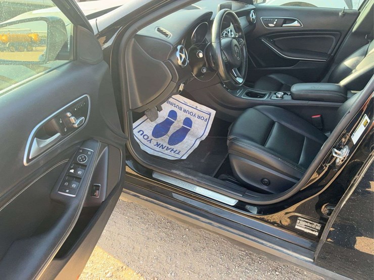 2020-mercedes-benz-gla250-image-9