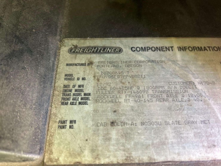 1993-freightliner-fld120-t/a-wet-kit-sleeper-cab-tractor-truck-image-5
