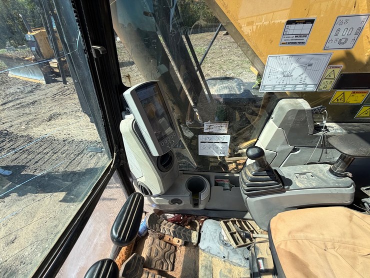 caterpillar-320e-image-32