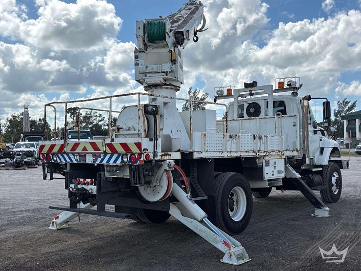 2012-international-workstar-7300-altec-dm45tr-4x4-digger-derrick-truck-image-3
